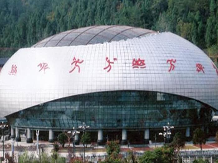 静安体育中心球形网架加工安装
